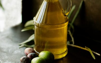 Neem Oil for Indoor Plants (Proven Uses, Benefits & How to Apply)