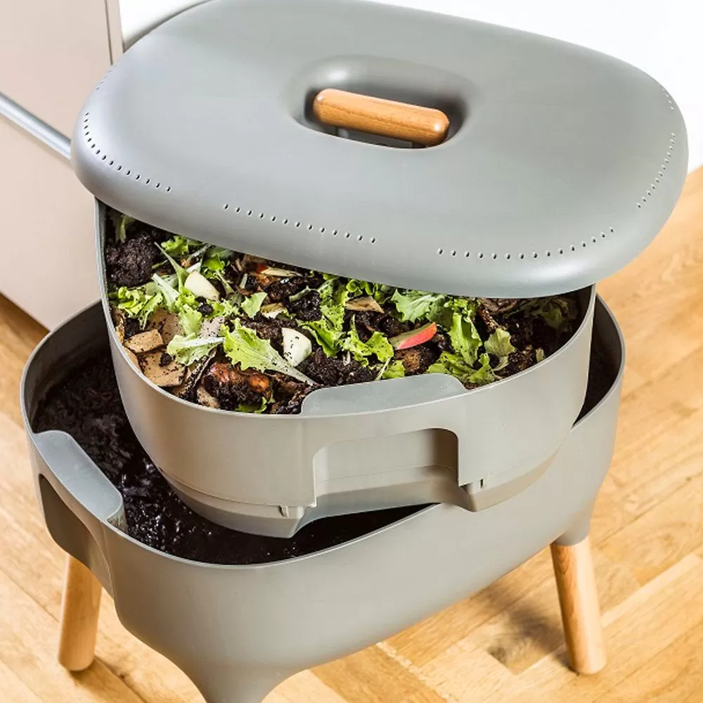 indoor worm composting bin